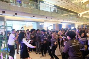Gambar antusiasnya penonton menikmati penampilan ITS Jazz