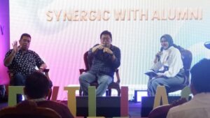 Gambar Para speaker pada forum talkshow with alumni D'VILLAGE 13th Edition