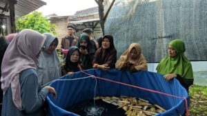 Tingkatkan Perekonomian Desa, ITS Hadirkan Sistem Bioflok Ikan Lele
