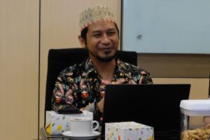 Direktur DRPM ITS Fadlilatul Taufany ST PhD saat membuka pertemuan kunjungan Kedubes Inggris di Gedung Research Center ITS