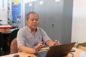 Prof Dr Ir Agus Sigit Pramono DEA menjelaskan pengembangan penelitiannya dalam penggunaan material seluler dan magnet pada komponen mesin