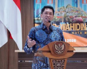 Rektor ITS Prof Ir Bambang Pramujati ST MSc Eng PhD