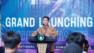 Rektor ITS Prof Ir Bambang Pramujati ST MSc Eng PhD saat menyampaikan sambutannya pada acara Launching kapal Nala Ares dan pelepasan Tim Barunastra ITS untuk berlaga di AS