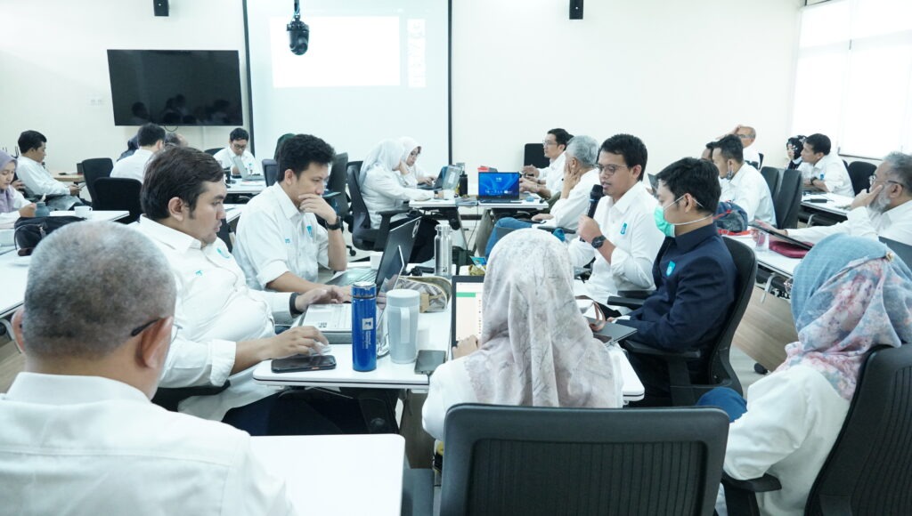 Sesi FGD dalam Rakerpim ITS yang dibagi menjadi beberapa kelompok membahas program focus strategis ITS 2025
