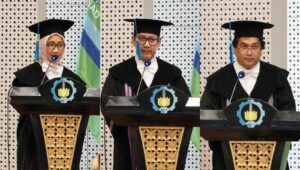 (dari kiri) Prof Ir Hera Widyastuti MT PhD, Prof Mas Irfan Purbawanto Hidayat ST MSc PhD, dan Prof Dr Muhammad Rivai ST MT dikukuhkan sebagai profesor ke-213, 214, dan 215 ITS