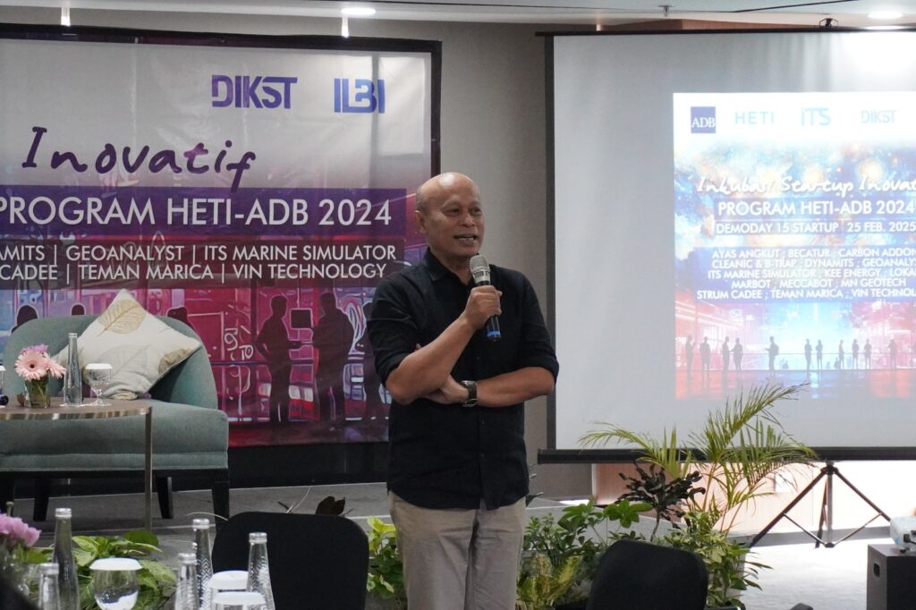 Manajer Senior ILBI ITS Baroto Tavip Indrojarwo MSi ketika memberikan sambutannya pada gelaran Demo Day Startup Inovatif ITS – ADB HETI