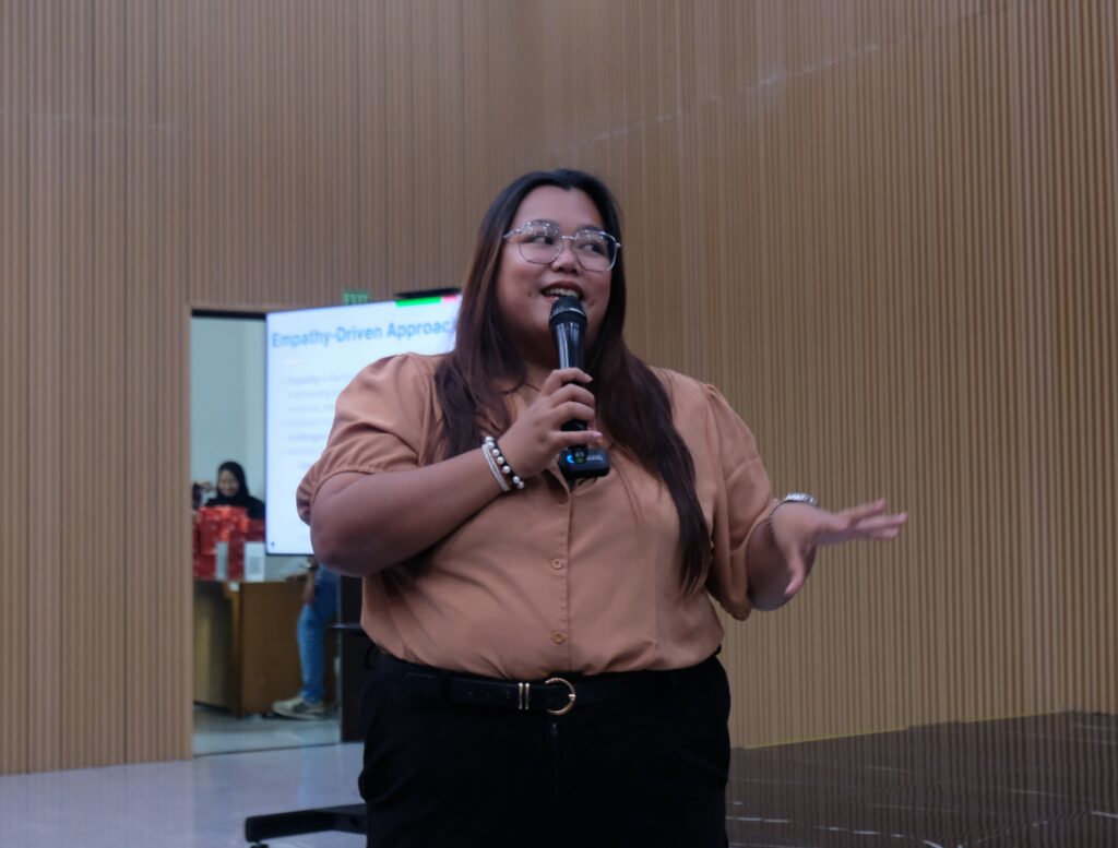 Foto pembicara kuliah tamu Departemen Teknologi Informasi ITS