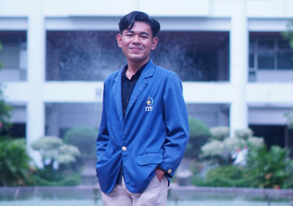 Muhammad Fakhrudin Zukhriusai sebagai Juara I Mawapres ITS jenjang Diploma 2025