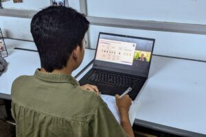 Salah satu peserta sosialisasi usulan kebijakan publik Standar Nasional Indonesia (SNI) wajib perhiasan emas yang dilaksanakan secara daring