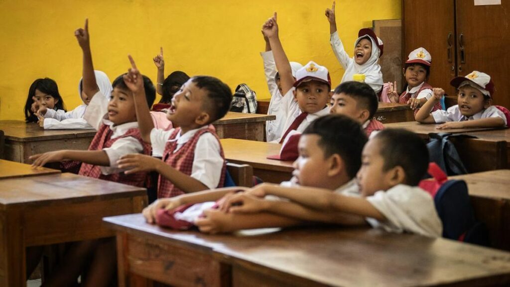 Suasana semangat belajar siswa SD di sekolah (Sumber: detik.com)