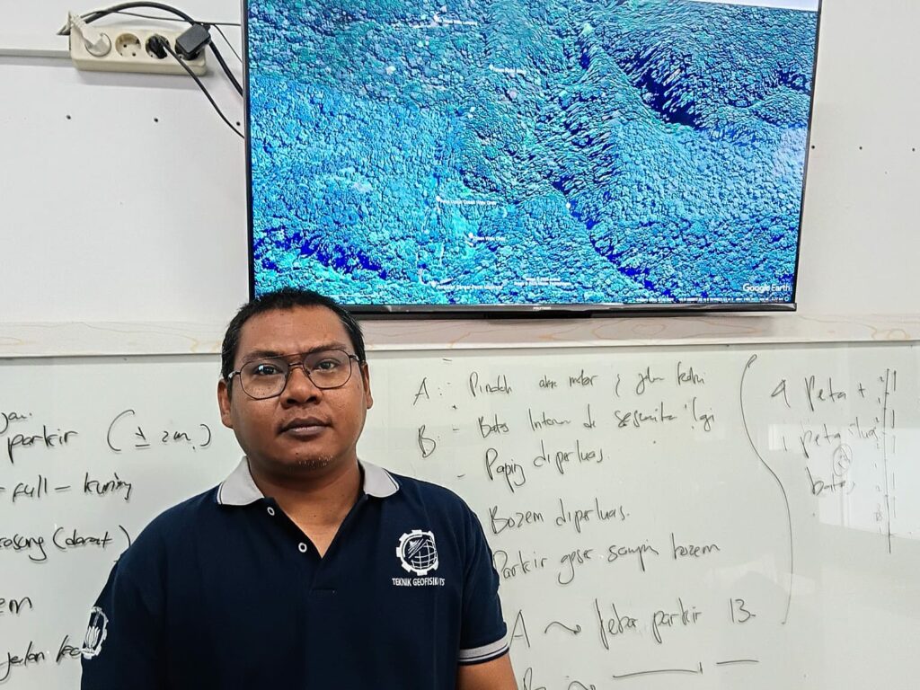Ir Firman Syaifuddin SSi MT, salah satu pakar dari Departemen Teknik Geofisika ITS mengingatkan masyarakat tentang pentingnya mengetahui mitigasi bencana sebagai kewaspadaan