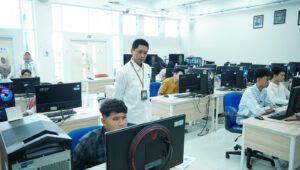 Layani 12.364 Peserta, Rektor ITS Tinjau Langsung Hari Pertama UTBK di ITS