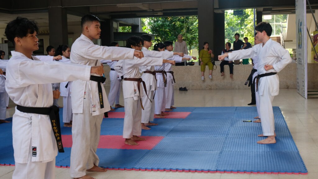 Kodama Tomohiko saat memberikan materi langsung kepada para peserta dalam sesi coaching class