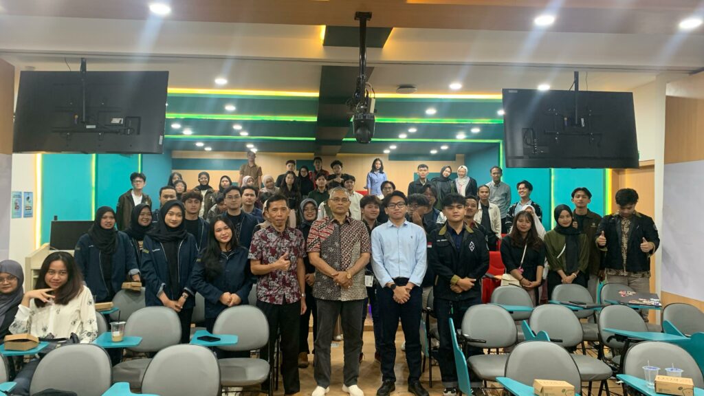 Dr Ir Arman Nasution MEng dan Imam Supriyono bersama para peserta Talkshow bertajuk Danantara sebagai Wujud Diplomasi Ekonomi pada Tarif Resiprok: Alat Negosiasi atau Penghalang Perdagangan