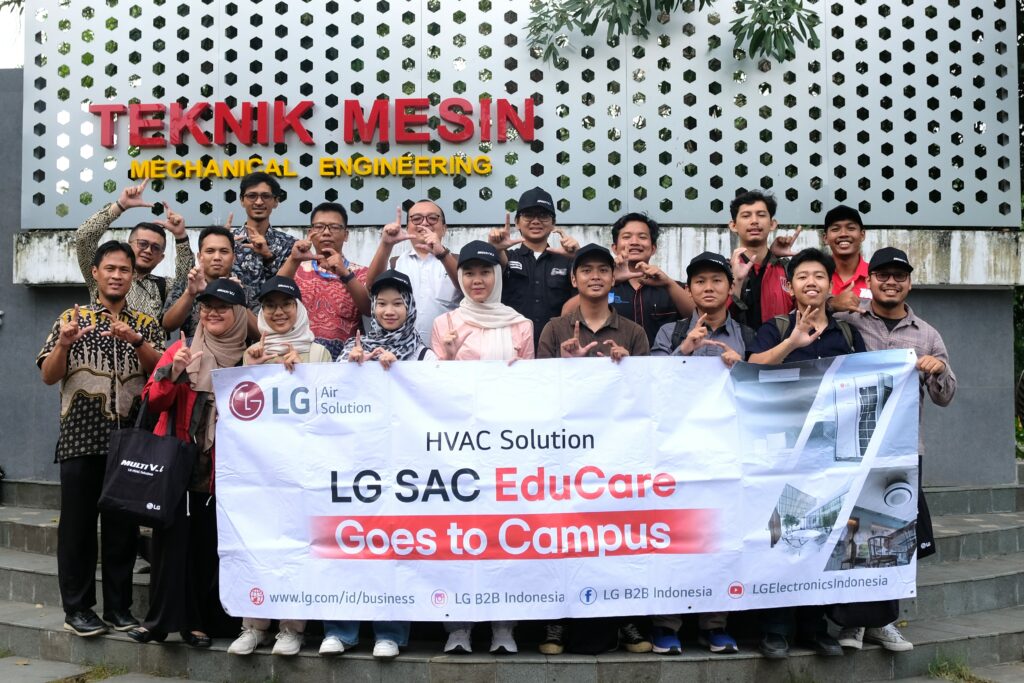 Para peserta dan perwakilan dari PT LG Electronics Indonesia seusai pelatihan LG ES CAC yang diselenggarakan di Departemen Teknik Mesin ITS