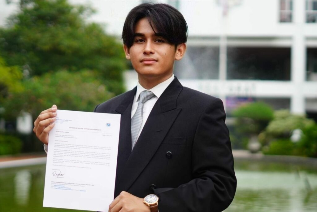 Mahasiswa Departemen Sistem Informasi ITS yang berhasil mendapatkan penghargaan Verbal Commendation dalam ajang NTU MUN 2025