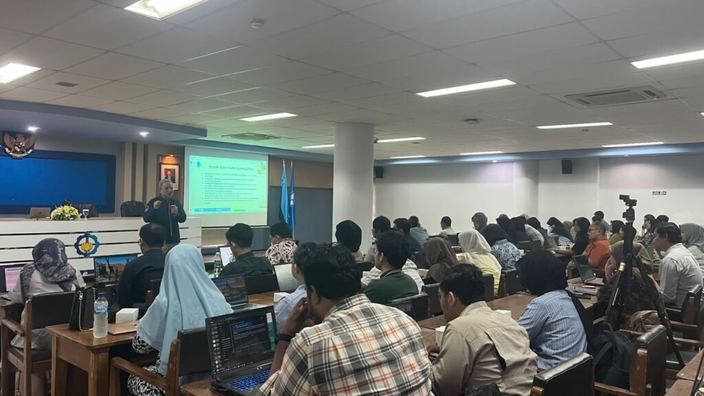 Gambar suasana kondusif Workshop bertajuk Penulisan dan Penerbitan Buku Ajar