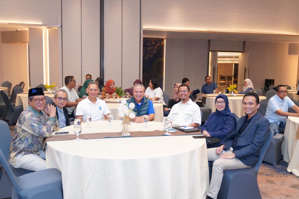 Gambar Darmaji dan Machsus dalam kegiatan Alumni & Industrial Gathering