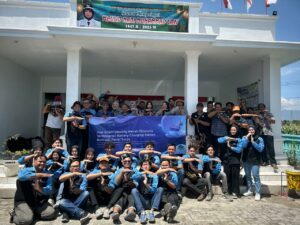 Abmas ITS Kenalkan Inovasi Alat Penyiram Bawang dengan Energi Terbarukan