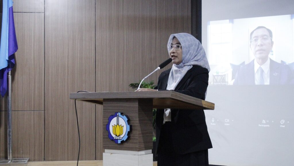 Penyampaian orasi ilmiah oleh Dr Anindya Rachma Dwicahyani ST MT pada Sidang Terbuka Promosi Doktor di Departemen Teknik Sistem dan Industri ITS