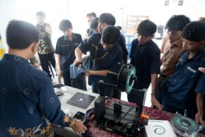 Perkuat Kompetensi Siswa SMK, ITS Gelar Pelatihan Reverse Engineering