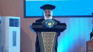 Profesor ITS Teliti Bakteri Mangrove Pendegradasi Limbah Plastik