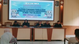Tim Abmas ITS Beri Pelatihan Pembelajaran Kemampuan Berpikir Komputasional