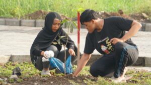 ITS Tanam 2.100 Pohon, Aksi Nyata Menuju Net Zero Emission 2030