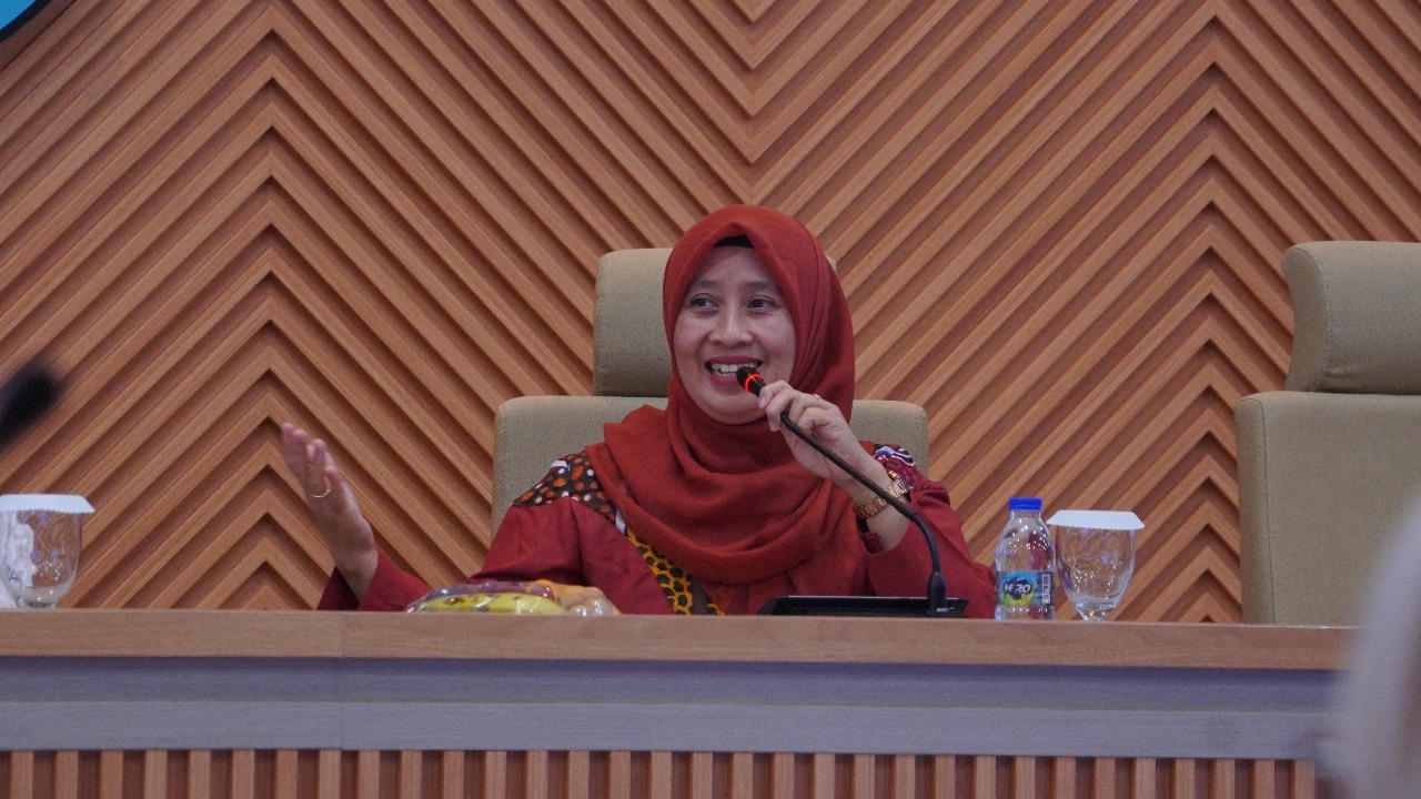 Sambutan Sekretaris ITS Prof Dr Umi Laili Yuhana SKom MSc dalam Pelatihan Penulisan Berita di Rektorat ITS
