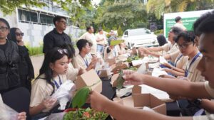 Suasana Eco Workshop Hyundai yang memperkenalkan pemanfaatan tumbuhan sebagai pewarna alami