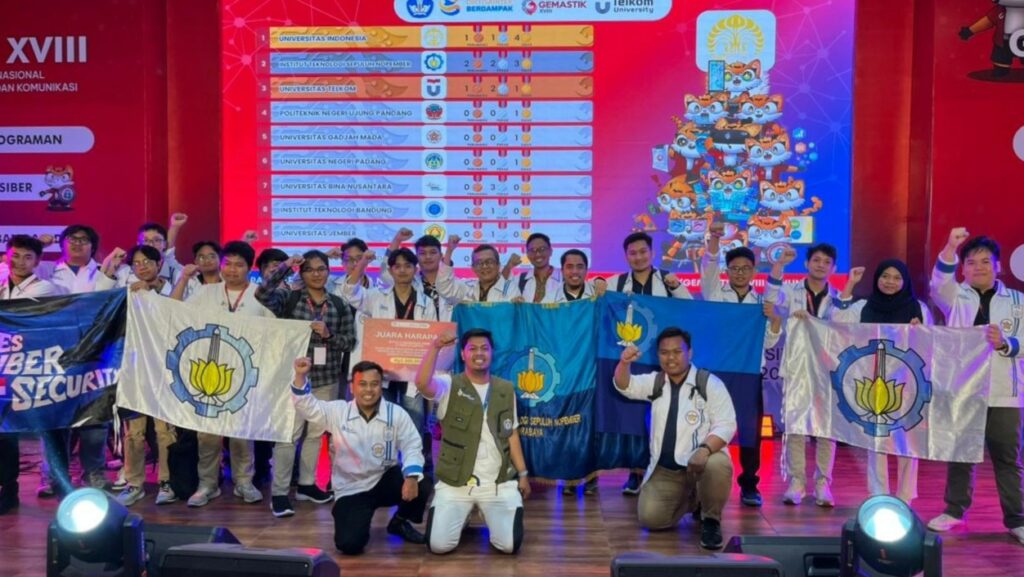 Tim-tim ITS yang berhasil menjuarai Gemastik XVII 2025 pada acara penutupan yang bertempat di Telkom University, Bandung