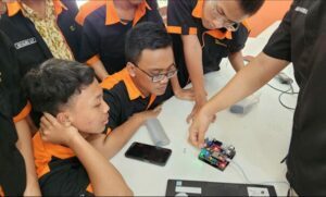 Hadapi Era Digital, ITS Bekali Siswa SMK dengan PLC dan IoT