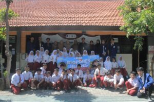 Biopori Heroes ITS Beri Edukasi Iklim Berkelanjutan bagi Siswa SD