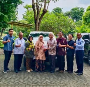 Perkuat Keamanan Kampus, Ikoma ITS Sumbangkan Mobil Patroli Double Cabin