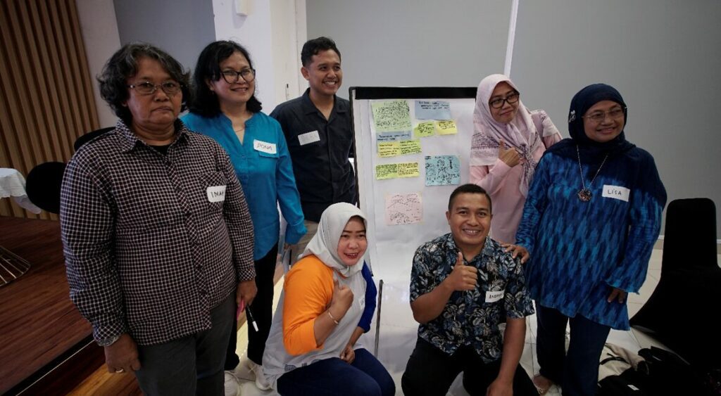 Para peserta saat sesi interaktif bertukar ide