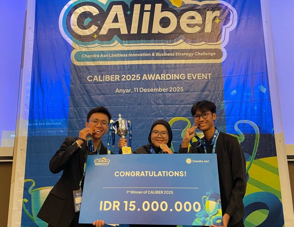 Tim KonsultanITS usai menerima penghargaan Juara 1 dan Best Presentation di ajang CAliber 2025