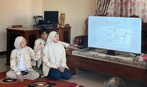 Tim Abmas ITS Kenalkan Solar Dryer Dorong Produktivitas Petani Cabai
