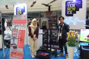 Encouraging Health Service Transformation, ITS Students Design Smart Mirrors