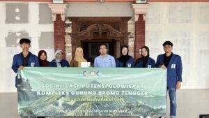 KKN ITS Bantu Siapkan Pelajar Tosari Jadi Duta Geowisata Bromo