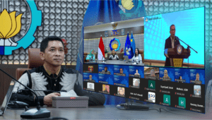 Rektor ITS Mengikuti Rapat