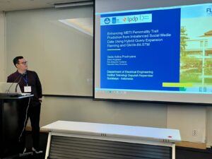 Dr Gede Aditra Pradnyana SKom MKom saat menyampaikan tahapan awal penelitian pada Konferensi Internasional FUZZ-IEEE di Korea Selatan tahun 2023