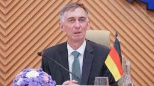 Duta Besar Republik Federal Jerman untuk Indonesia Ralf Beste saat menyampaikan sambutannya sebelum penandatanganan MoA antara ITS dengan Hochschule Wismar, Jerman