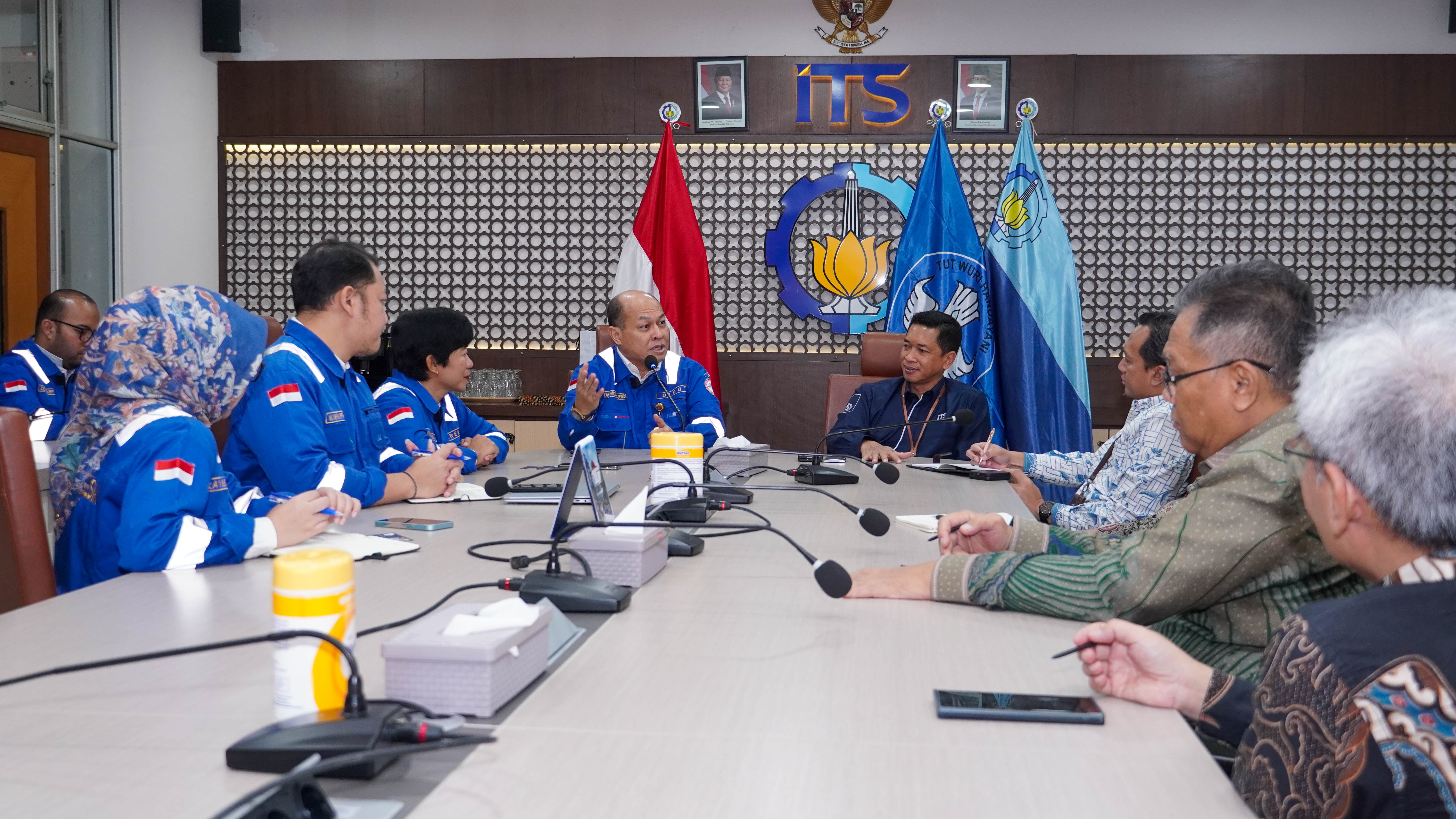 Sesi diskusi kerja sama antara PT PAL Indonesia dengan jajaran ITS untuk riset kolaborasi di bidang maritim