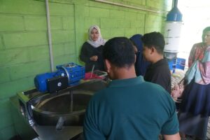 Abmas ITS Kenalkan Sistem Steam untuk Dongkrak UMKM Gula Merah