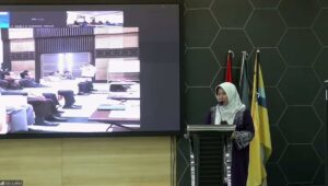 Dekan FTEIC ITS Prof Ir Dr Diana Purwitasari SKom MSc saat memberikan sambutannya di Workshop AITF x ITS 2026