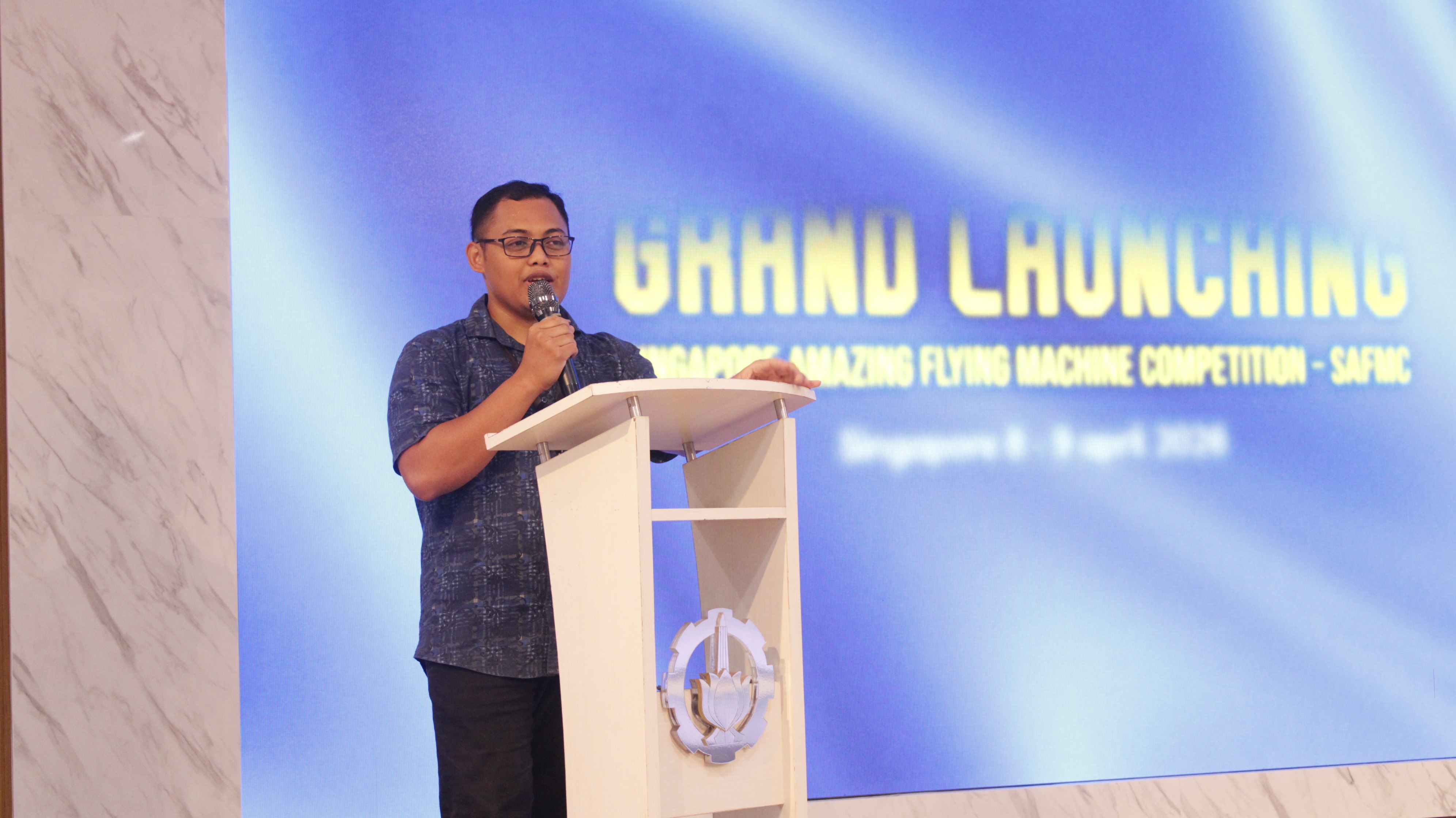 Dosen Pembimbing Tim Bayucaraka ITS Aldinata Rizky Revanda ST MT memberikan sambutan dalam kegiatan grand launching Tim Bayucaraka ITS
