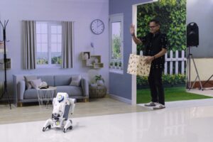 Demonstrasi RoboDog untuk mengidentifikasi kurir pengirim paket dengan kontrol jarak jauh