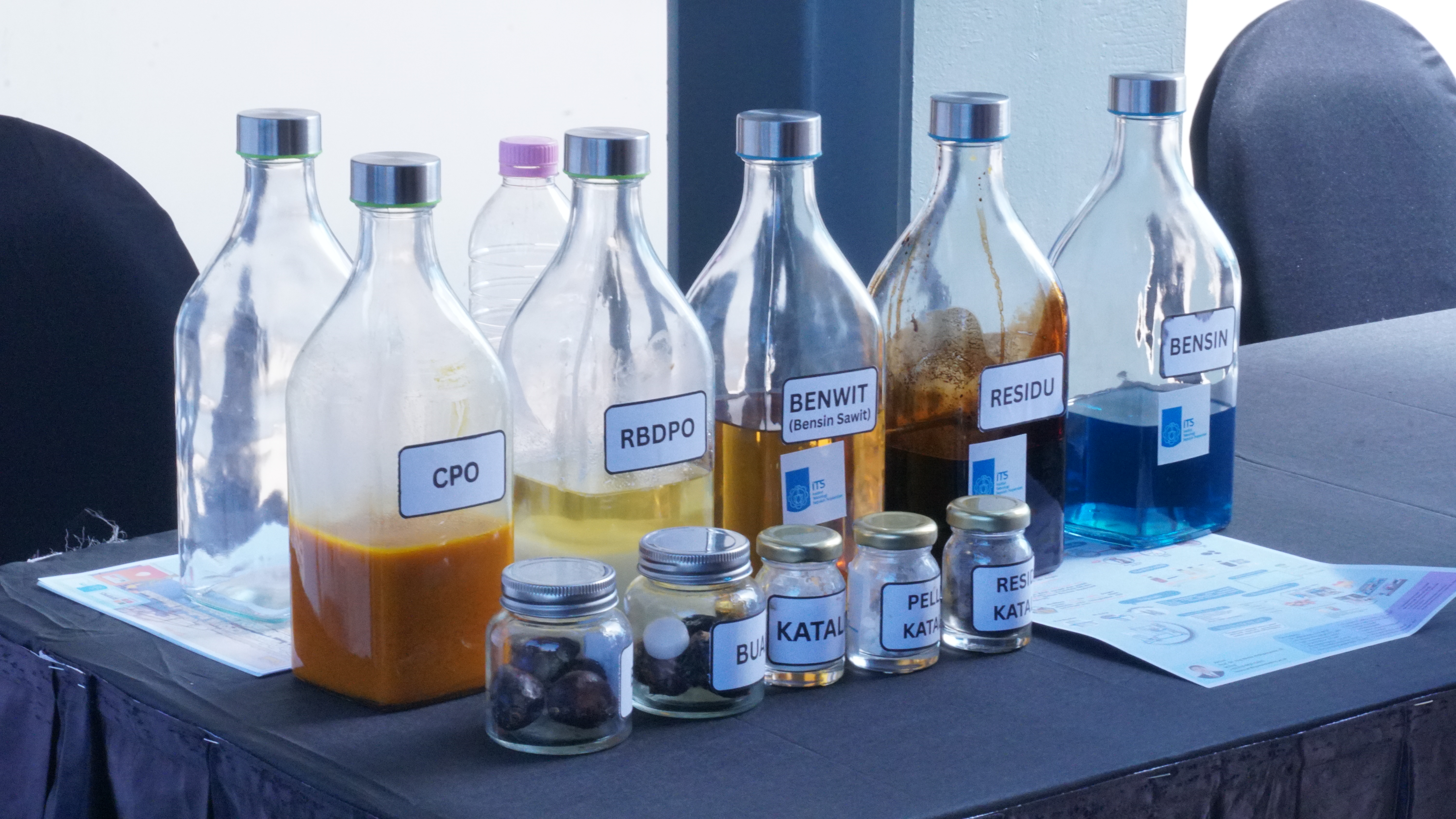 Gambar Benwit, bahan bakar alternatif berbahan baku kelapa sawit yang rendah emisi hasil inovasi ITS