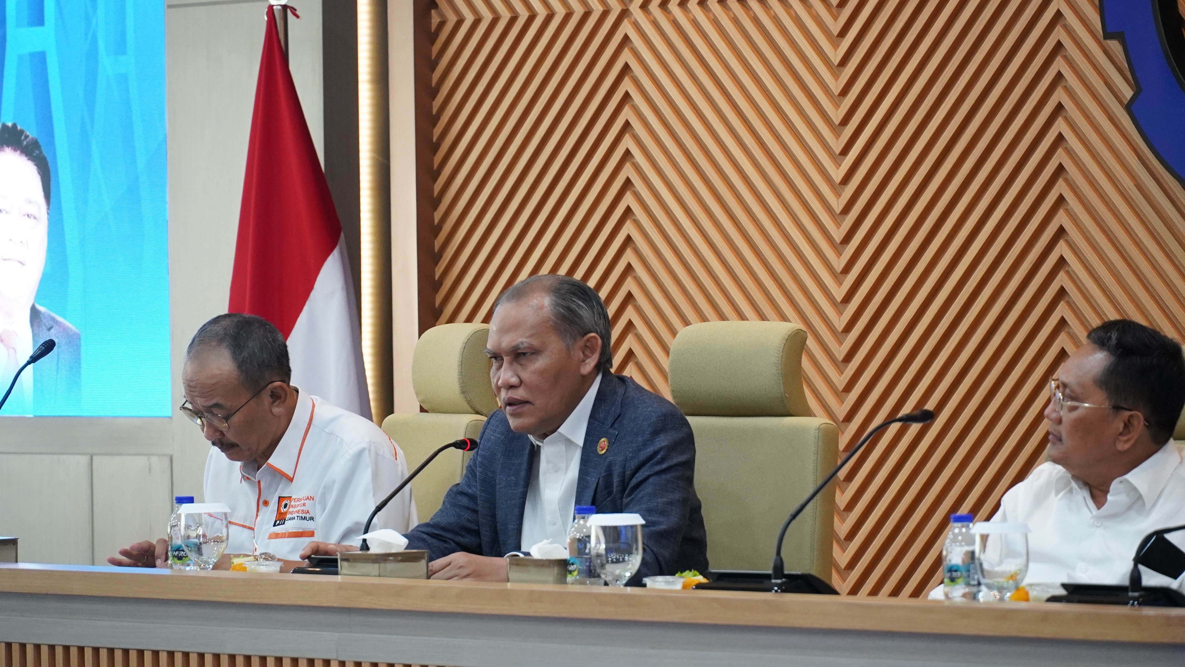 Wakil-ketua-umum-PII-memaprkan-peran-penting-insinyur-di-kegiatan-insinyur-talk