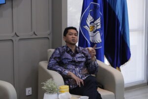Rektor ITS Prof Dr (HC) Ir Bambang Pramujati ST MScEng PhD saat menyampaikan pandangannya tentang KOMITS 2025